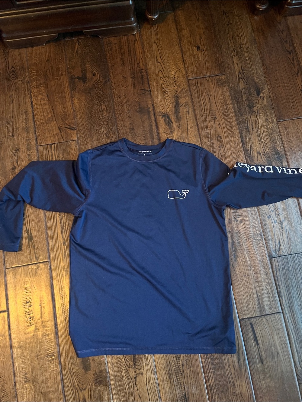 Vineyard Vines Men's Navy Long-Sleeve Whale Logo Tee with Sleeve Branding